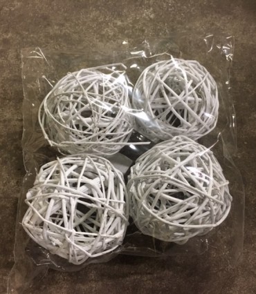 Pītas bumbas baltas 4 gb.